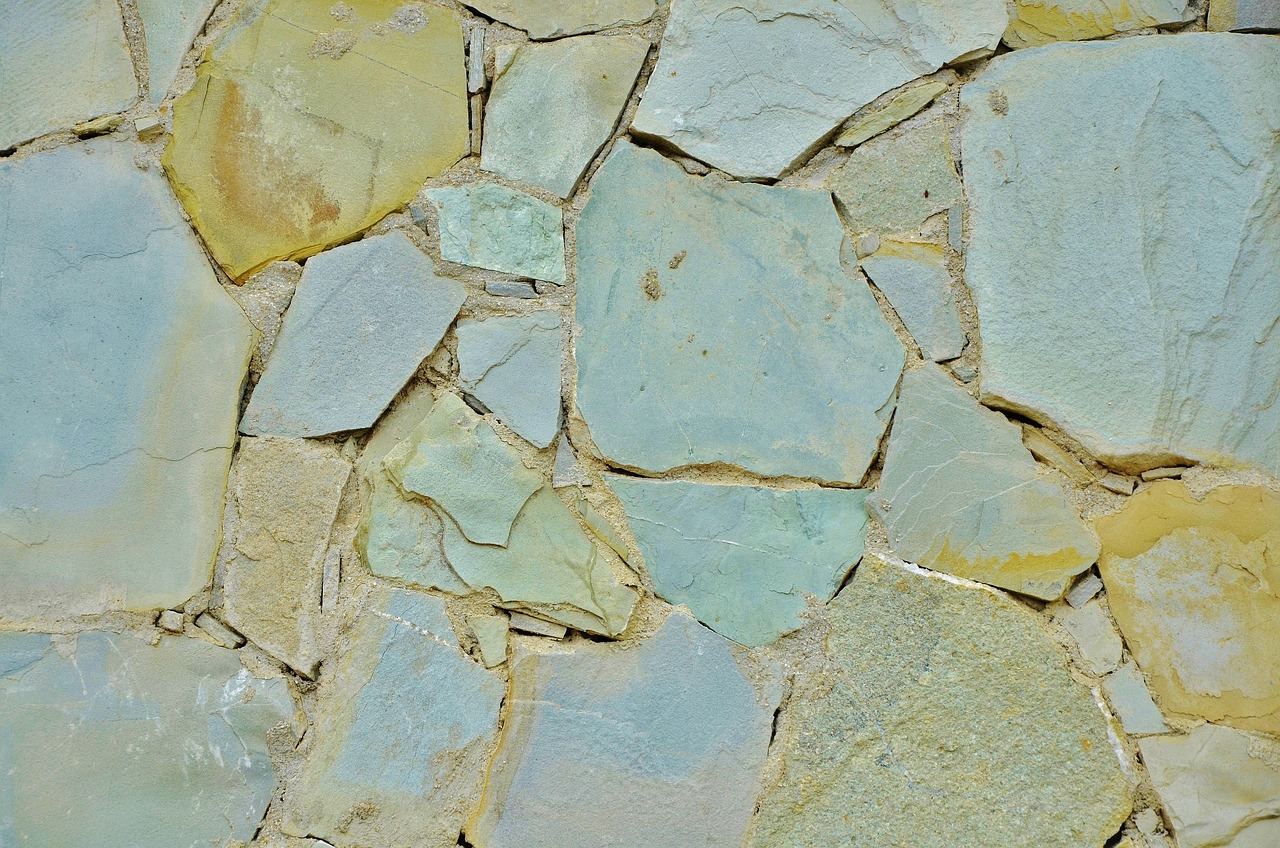 Techniques de maçonnerie pour construire des murs durables et esthétiques