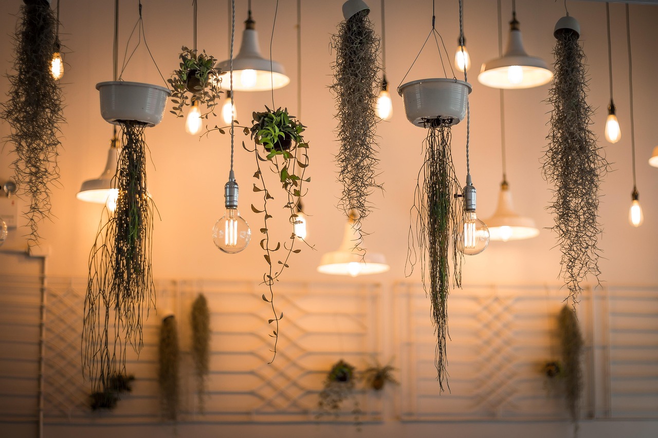 Installer un luminaire au plafond en toute sécurité